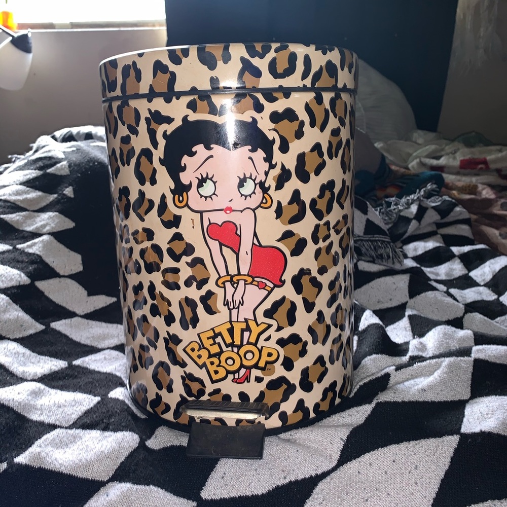 Betty Boop flip trash can (never used )